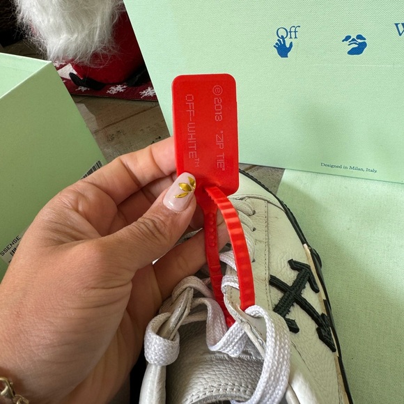 Off-White π« Low Vulcanized π« Sneakers π« - Picture 7 of 13